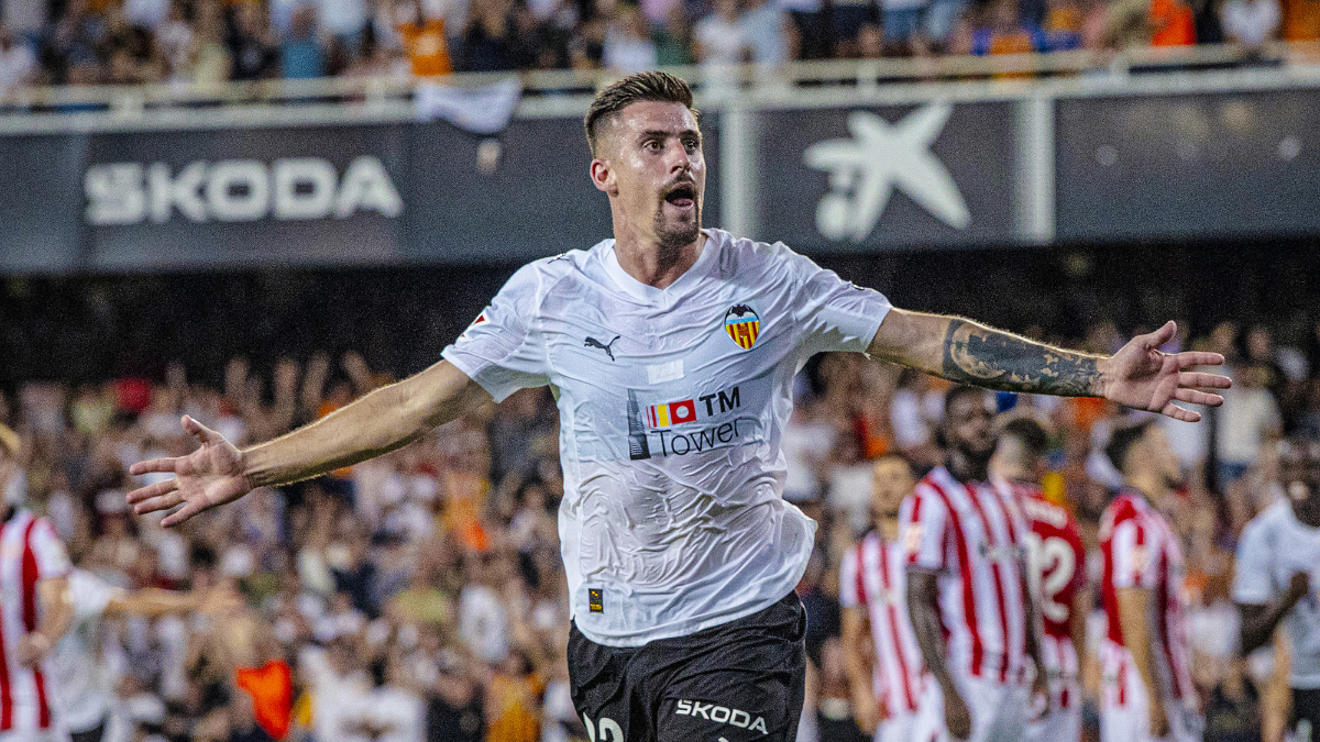 Baptiste Santamaría celebrates a goal scored with Valencia