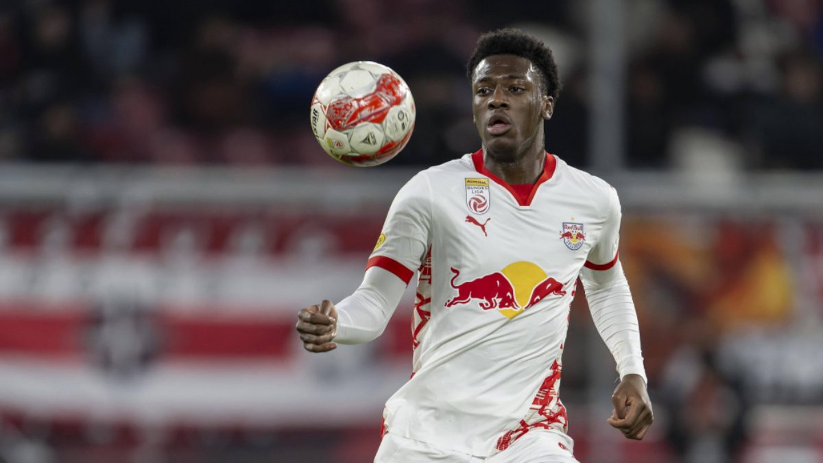 Joane Gadou durante un partido con el Red Bull Salzburg