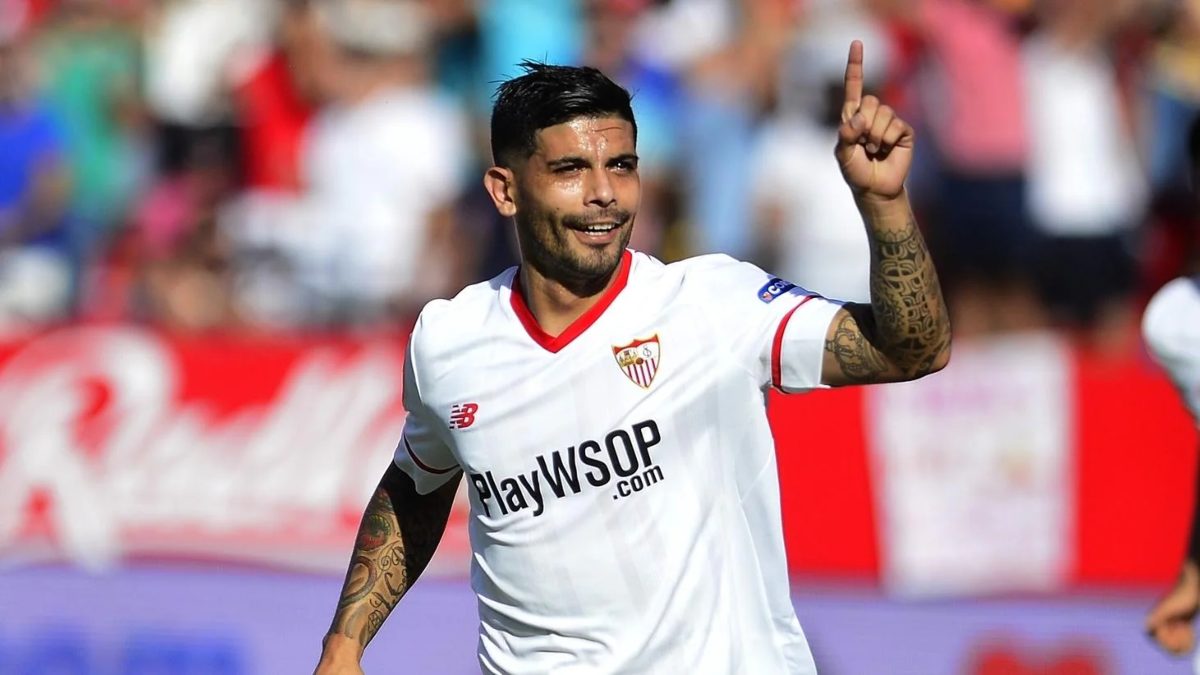 Ever Banega celebrates a goal scored with Sevilla