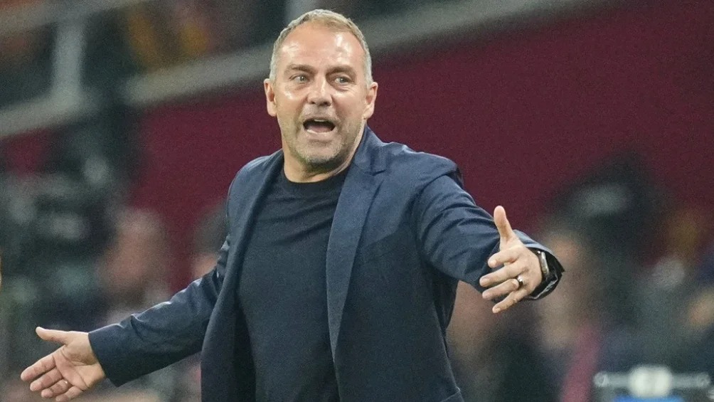 Flick Wants to Retain De Jong and Eric García