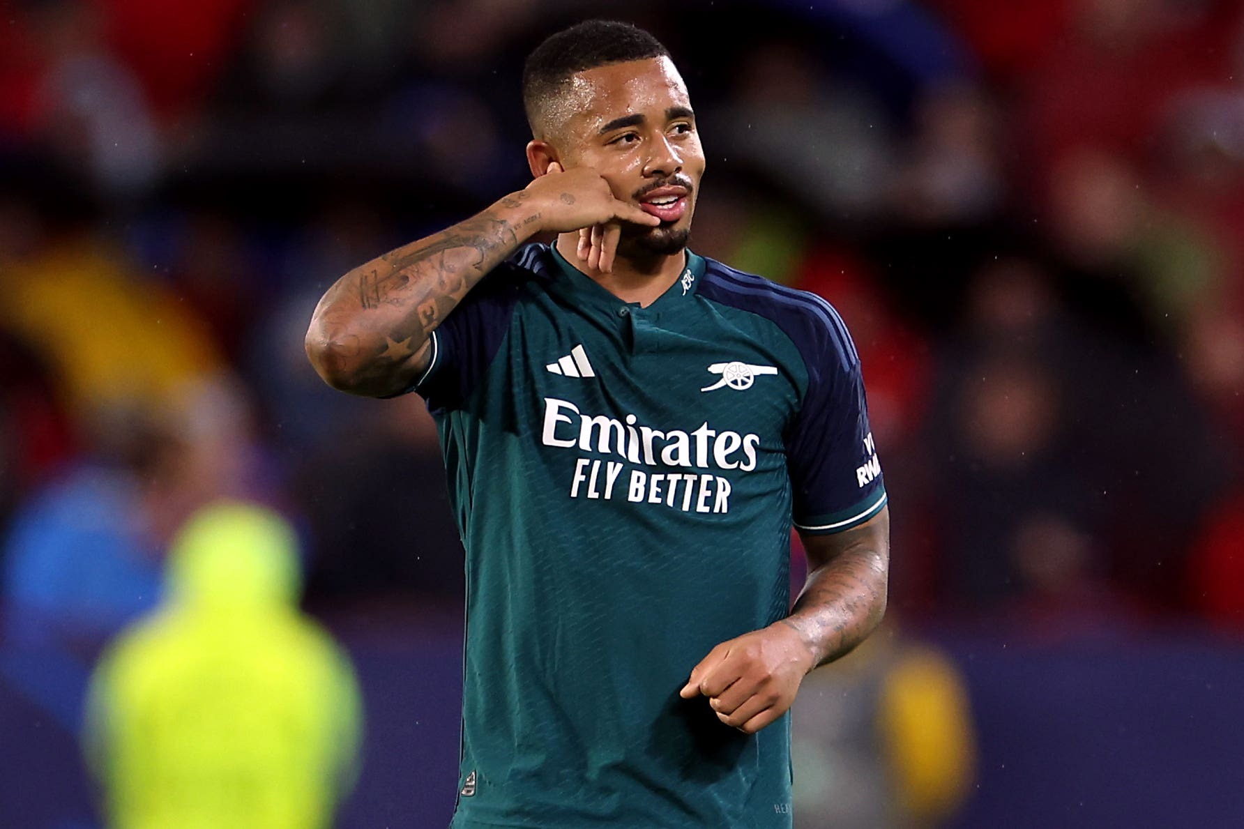 Gabriel Jesus stays at Arsenal