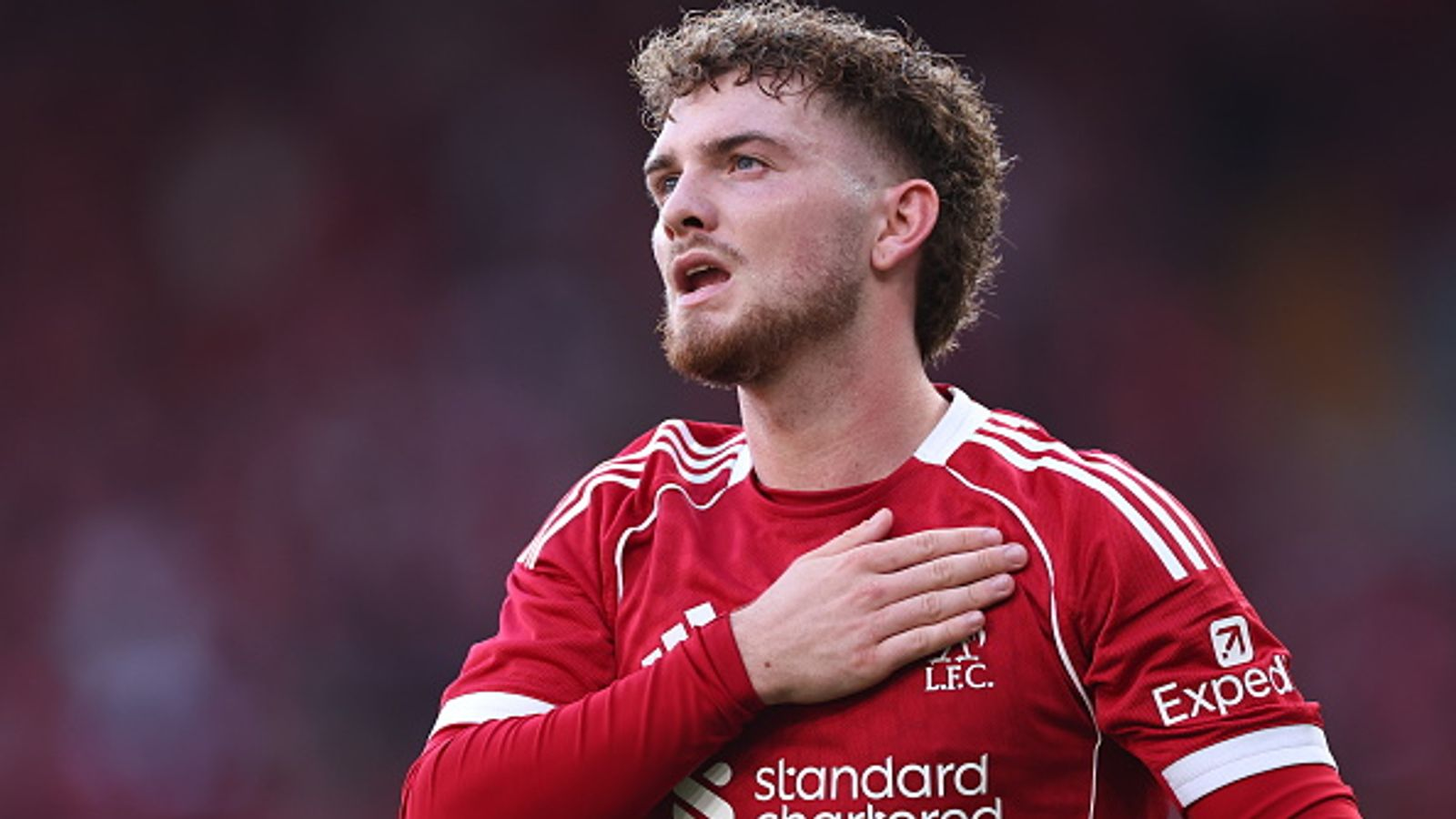 Harvey Elliott jugando para el Liverpool
