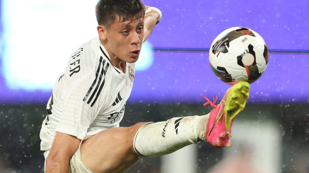 Arda Güler durante un partido con el Real Madrid