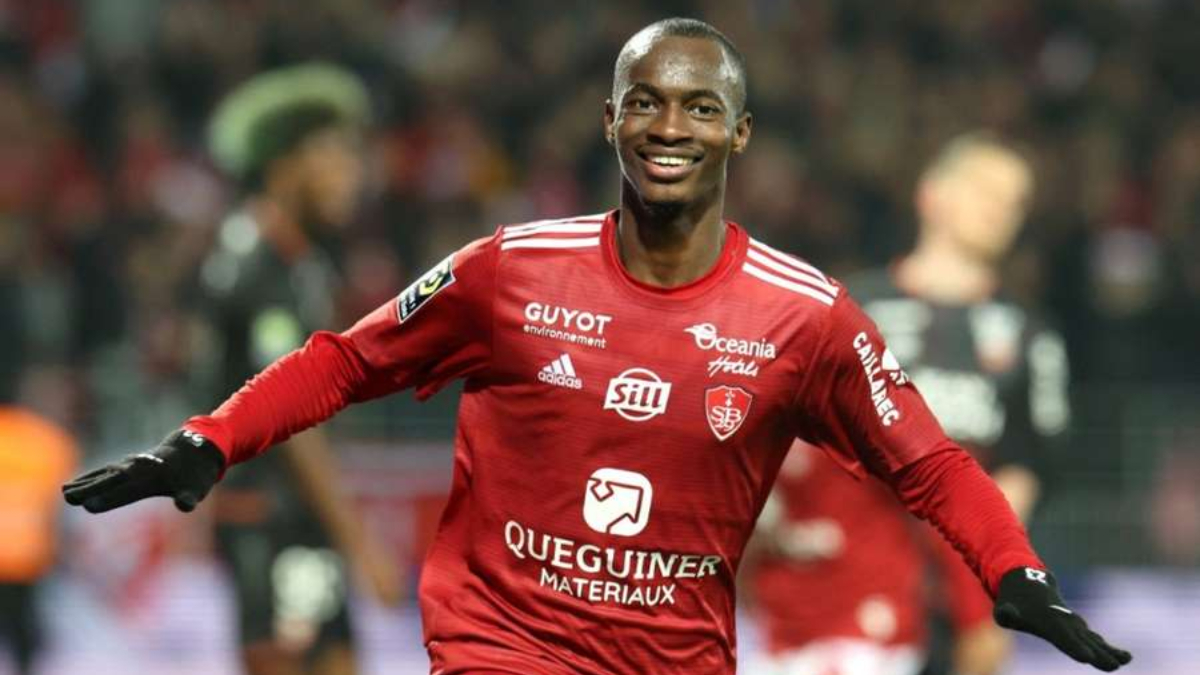 Kamory Doumbia celebrates a goal scored with Brest