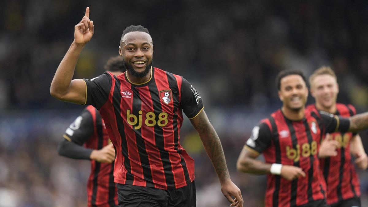 Antoine Semenyo celebrates a goal with Bournemouth