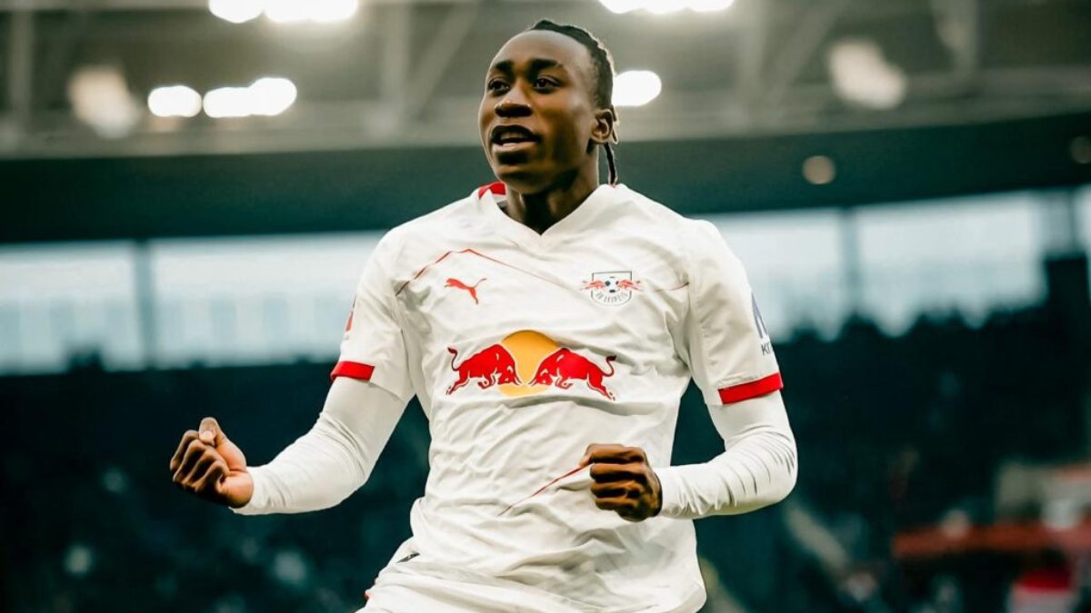 Yan Diomande celebra un gol anotado con el RB Leipzig