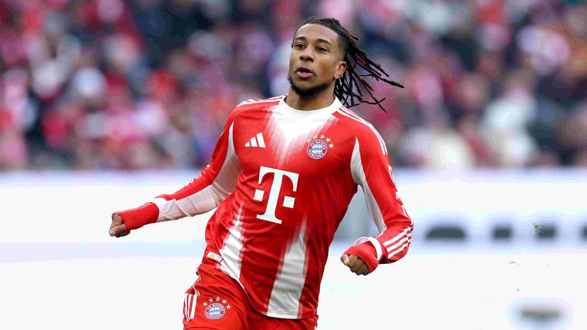 Michael Olise durante un partido con el Bayern de Múnich