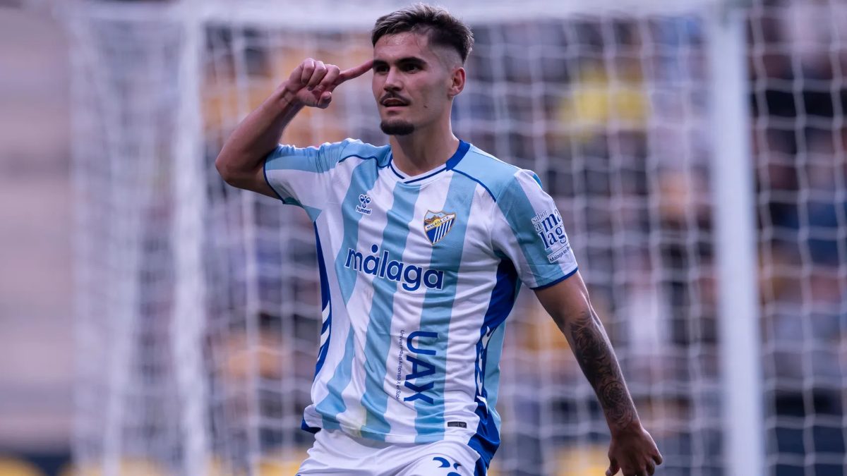 Chupe celebrates a goal scored in Cádiz - Málaga