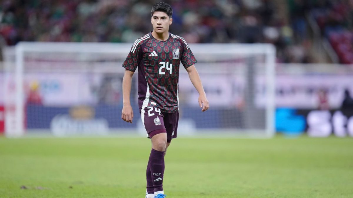 Obed Vargas with the colors of the Mexican national team