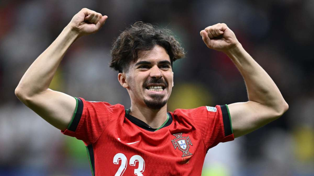 Vitinha celebra un gol con Portugal