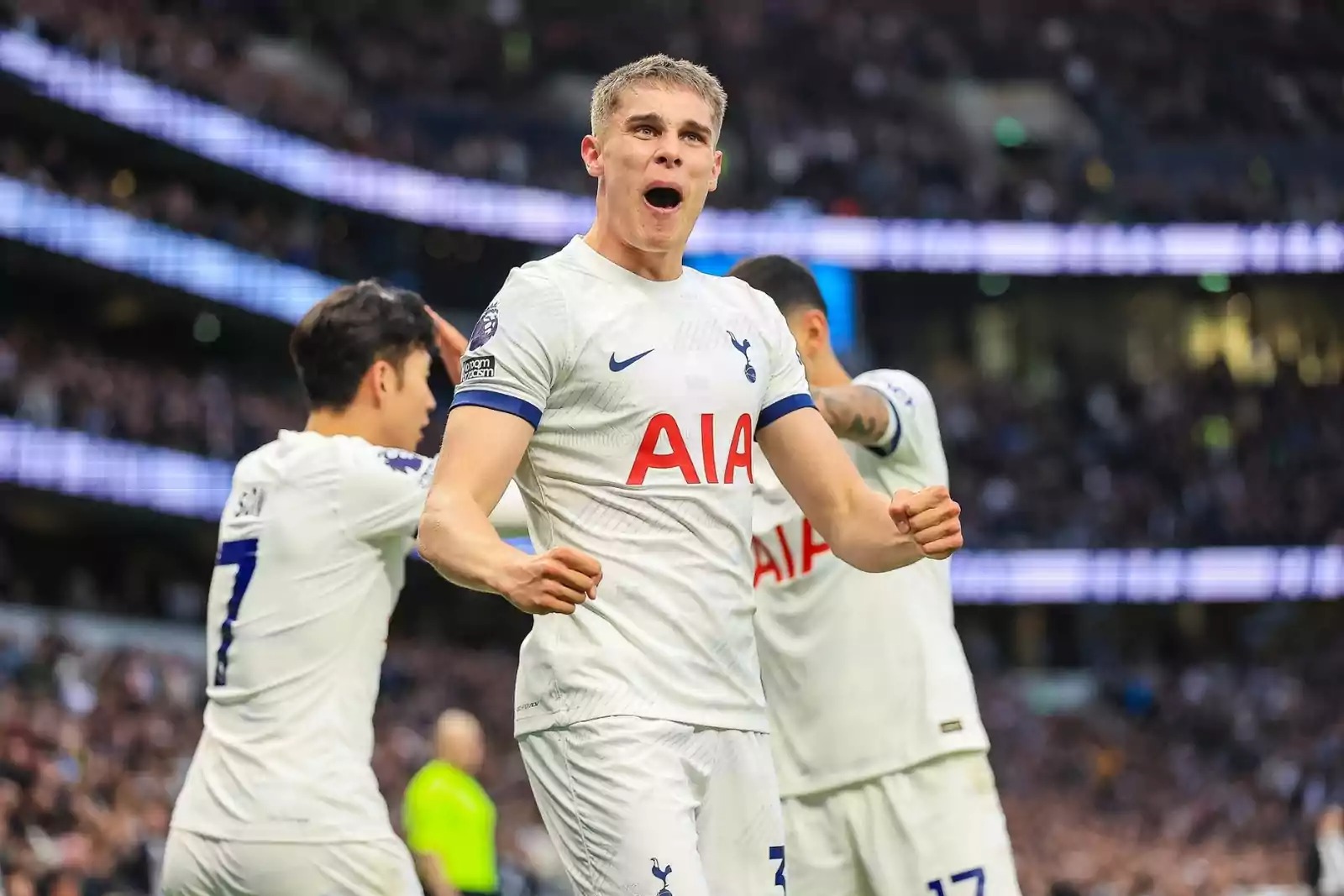 Van de Ven y Murillo, opciones para el Real Madrid