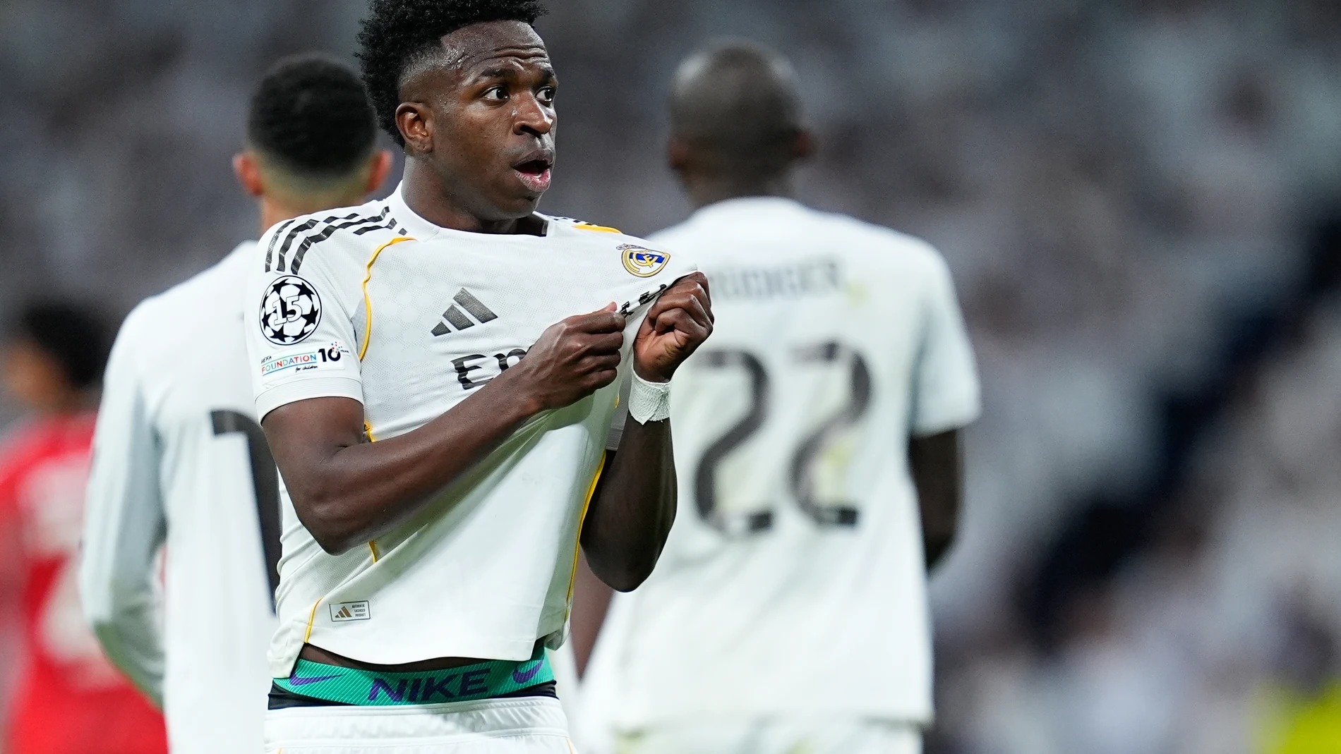 Vinicius earns renewal