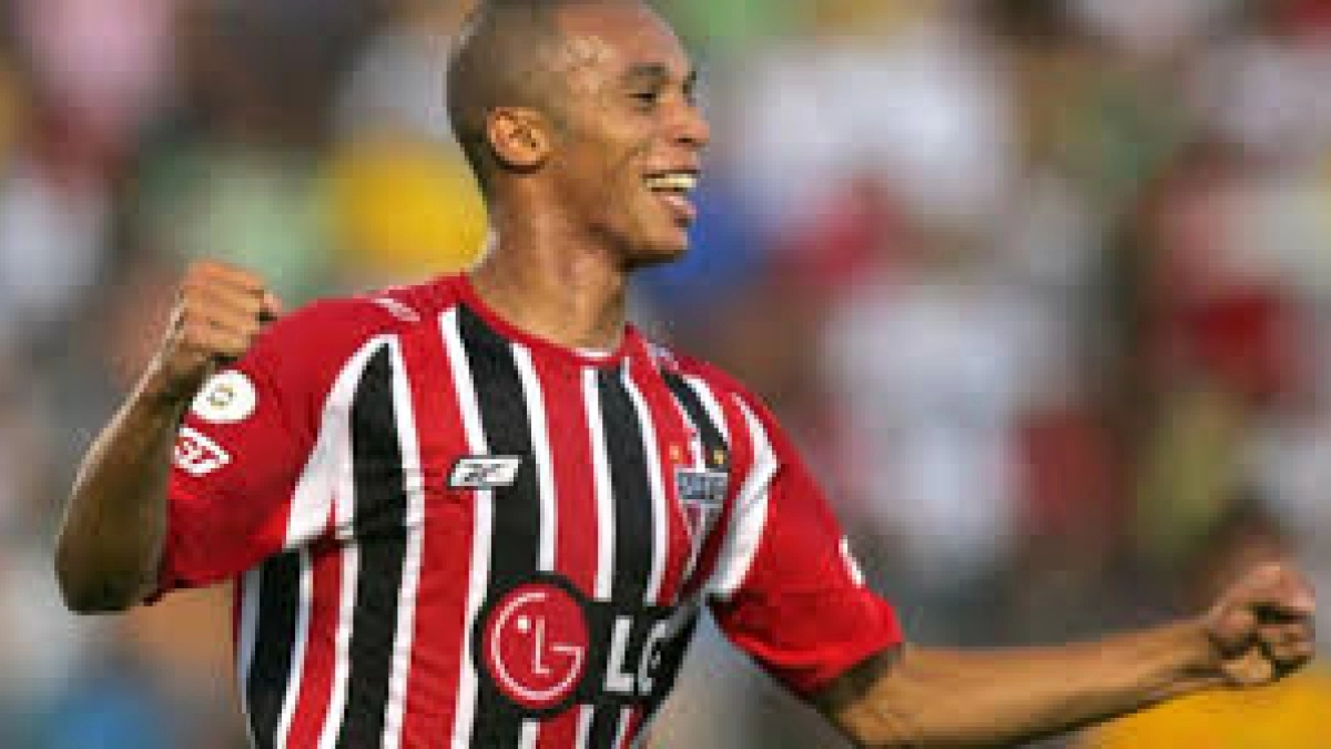 "OFICIAL: Miranda vuelve a Sao Paulo./ Foto: Diario do Nordeste"