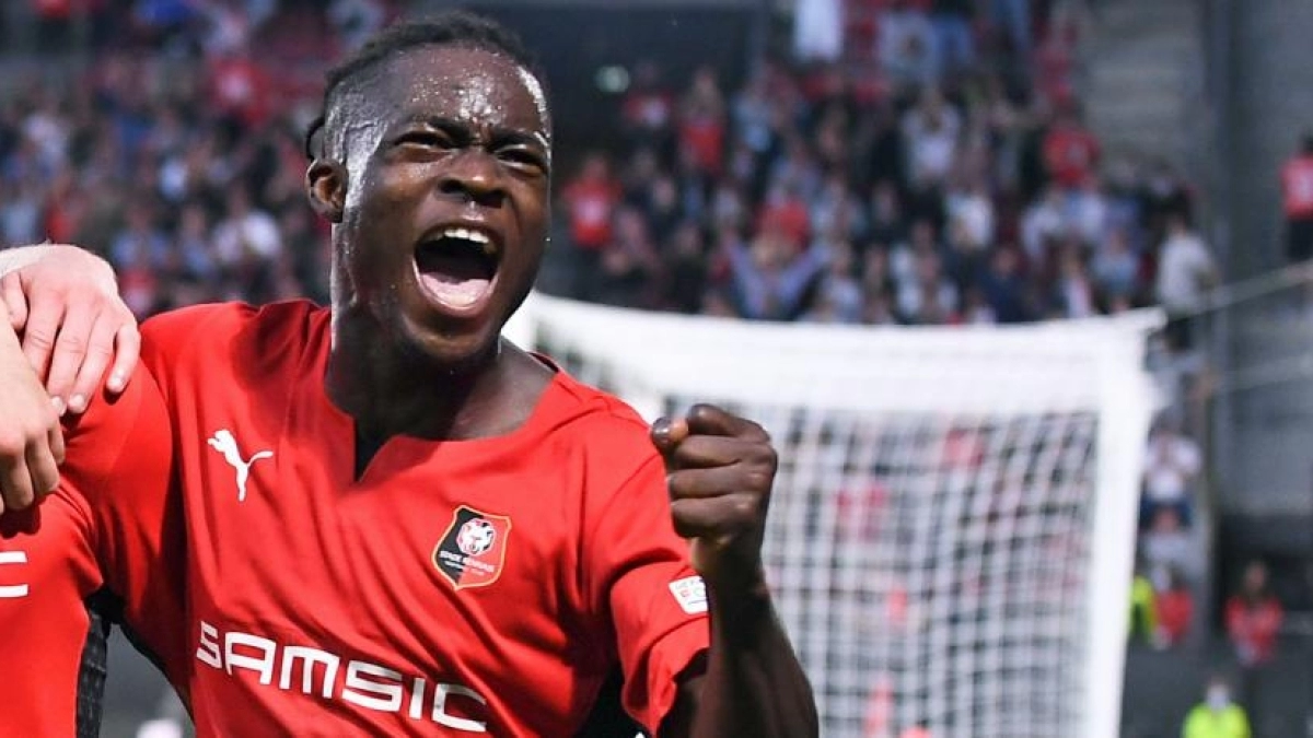 El Liverpool se olvida de Doku y va por la nueva joya del Rennes