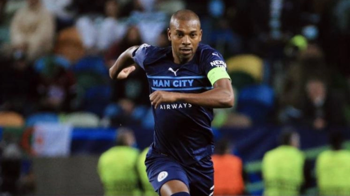 Pep Guardiola pide la renovación de Fernandinho