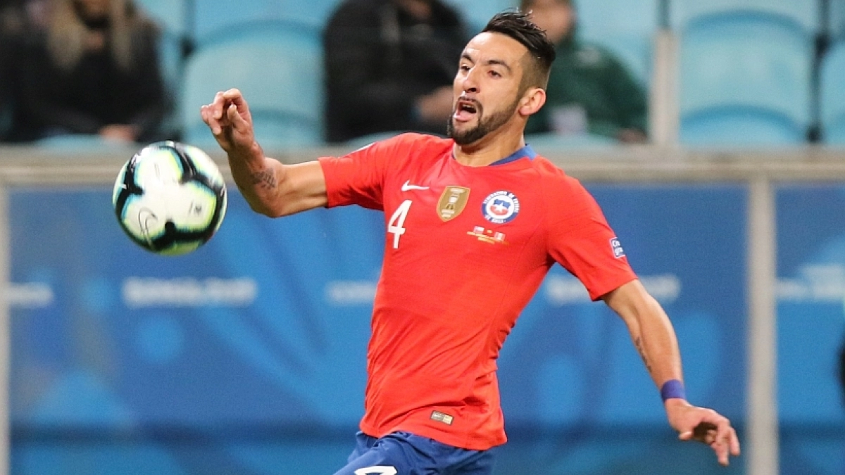 Mauricio Isla ya está en España para cerrar su futuro / Soychile.cl