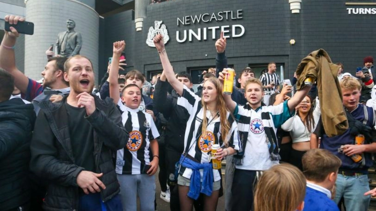 Los fans del Newcastle United están muy ilusionados con el nuevo dueño. Foto: Getty