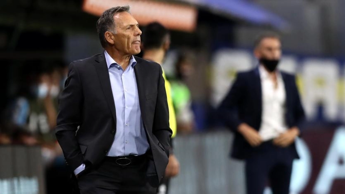 El entrenador que tiene en la mira Riquelme para suplir a Russo 