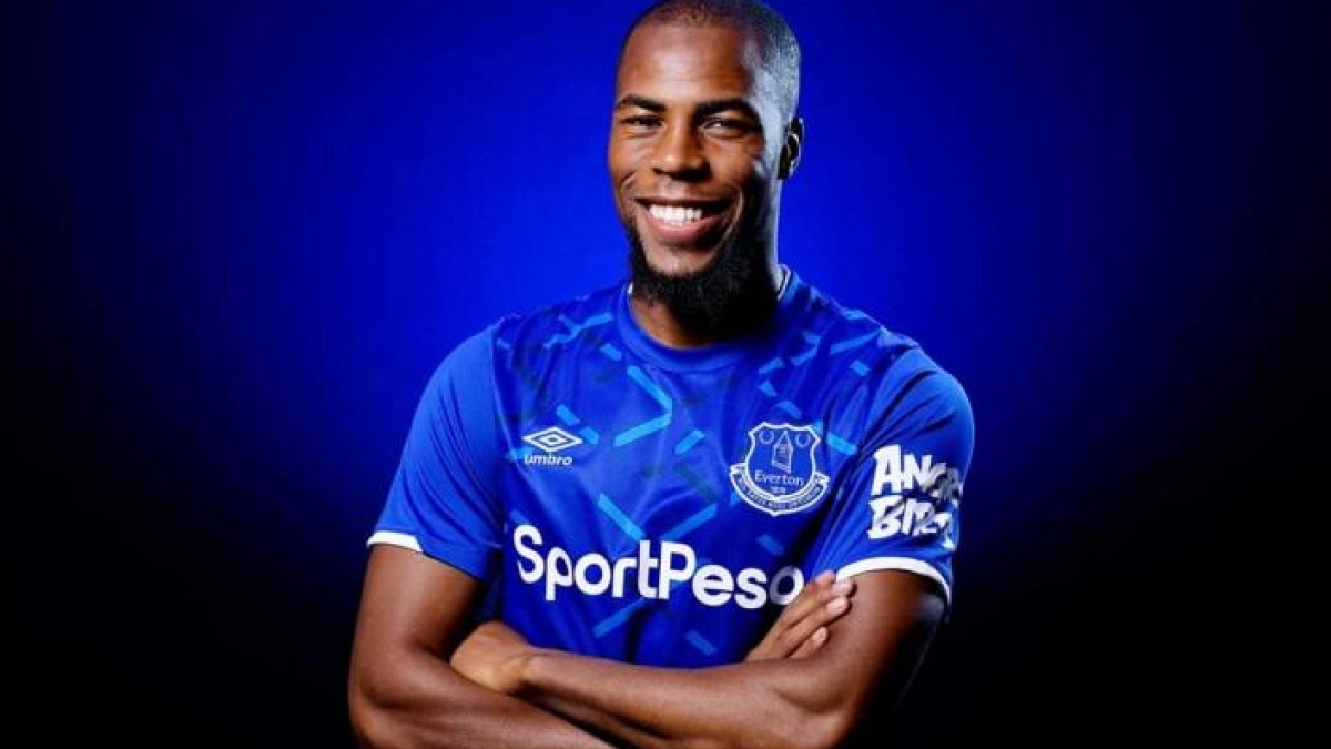 Djibril Sidibé, el nuevo lateral derecho en el radar del Sevilla