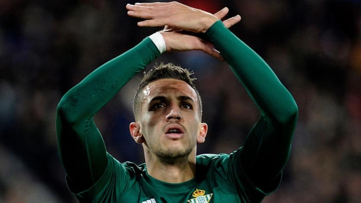 El campeón de Europa se fija en Zou Feddal. Foto: Marca