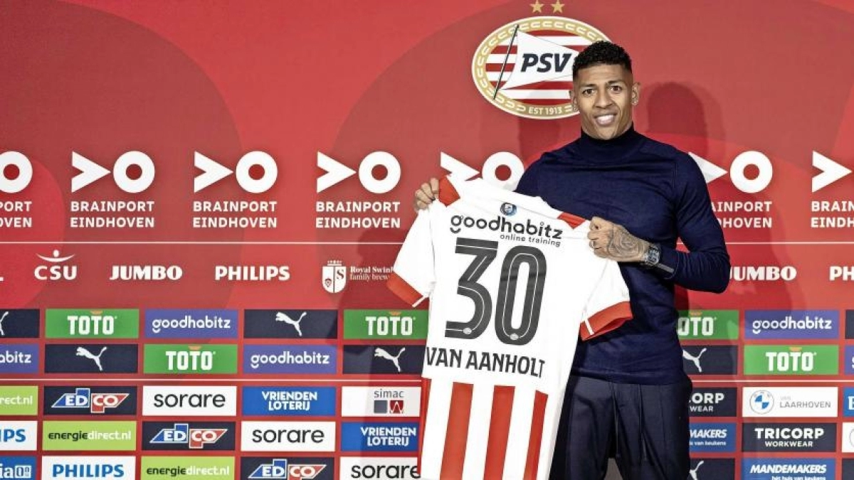 OFICIAL: Van Aanholt se queda en el PSV - Foto: De Telegraaf