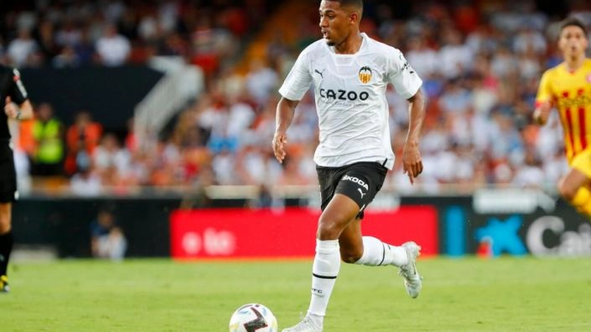 El Valencia baraja nombres para reemplazar a Samuel Lino - Foto: Marca