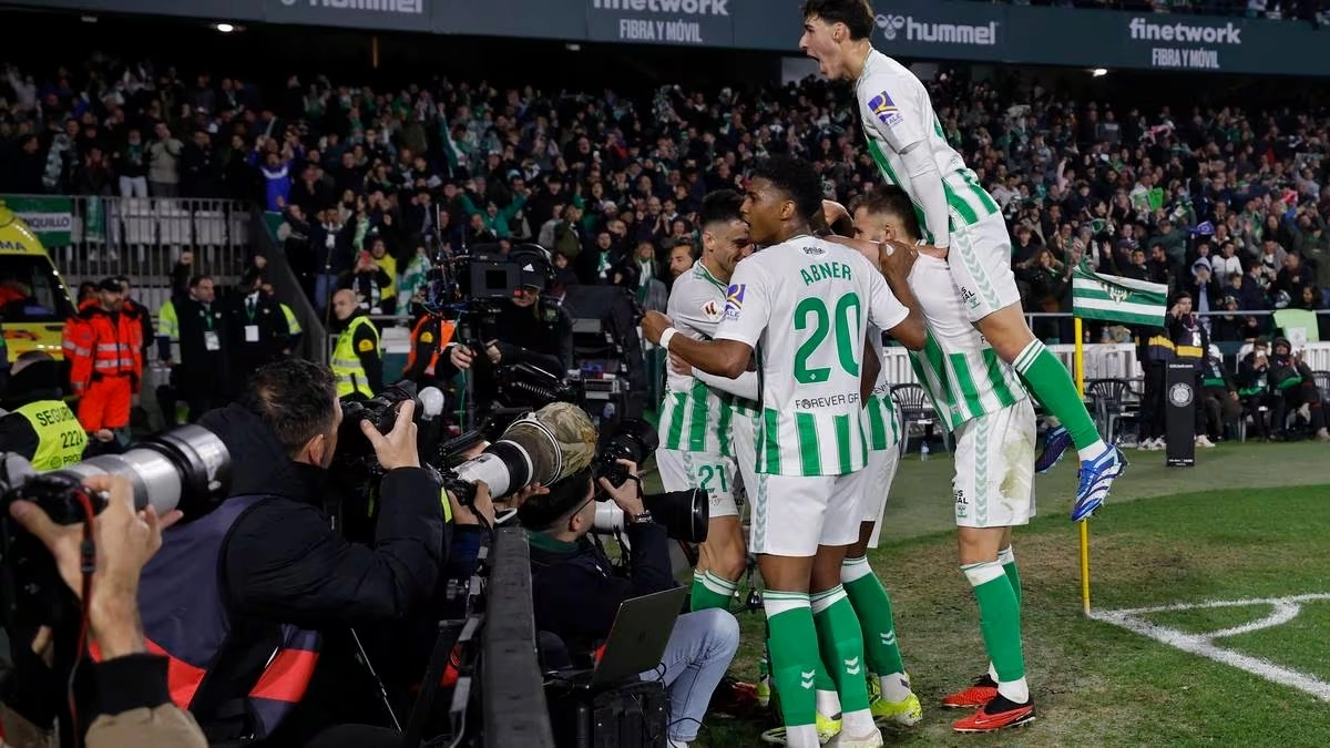 Los dos defensas que están a punto de fichar por el Real Betis