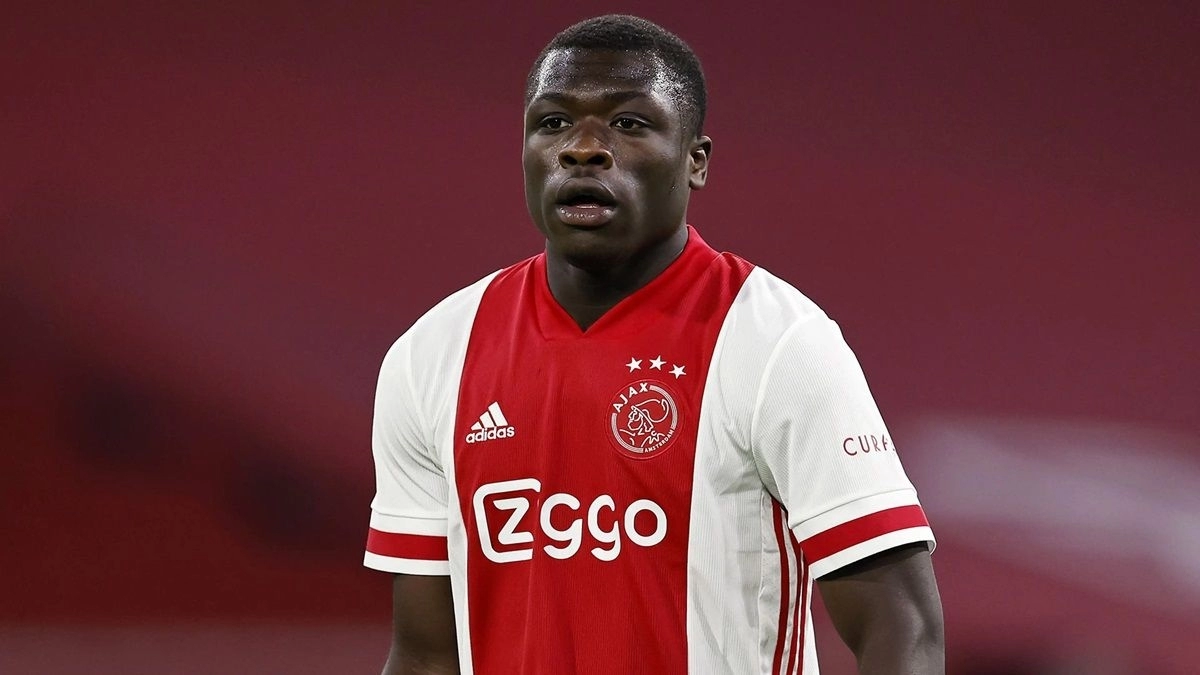 Brian Brobbey, young forward from Ajax Amsterdam who interests Manchester United