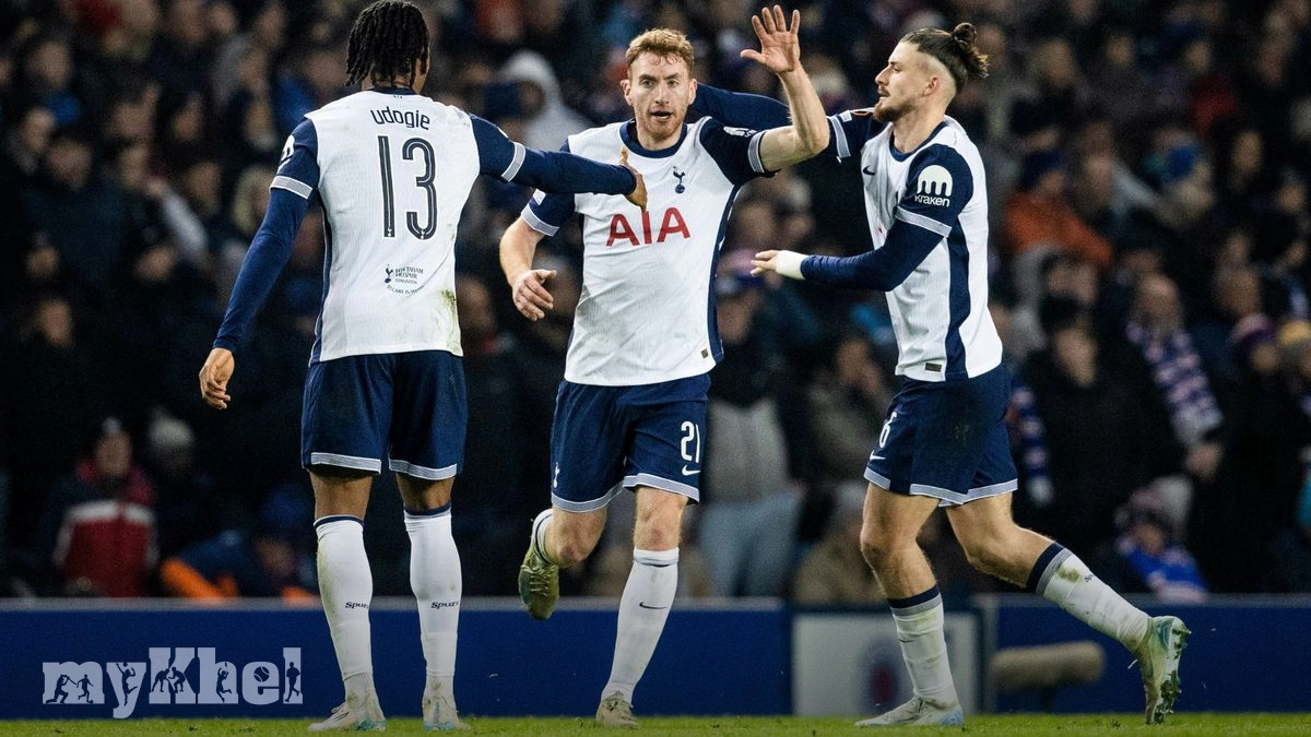 Tottenham players celebrate a goal