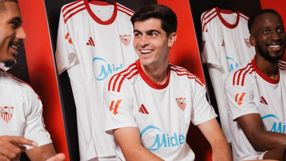 El Sevilla quiere deshacerse de tres jugadores / Sevillafc.es