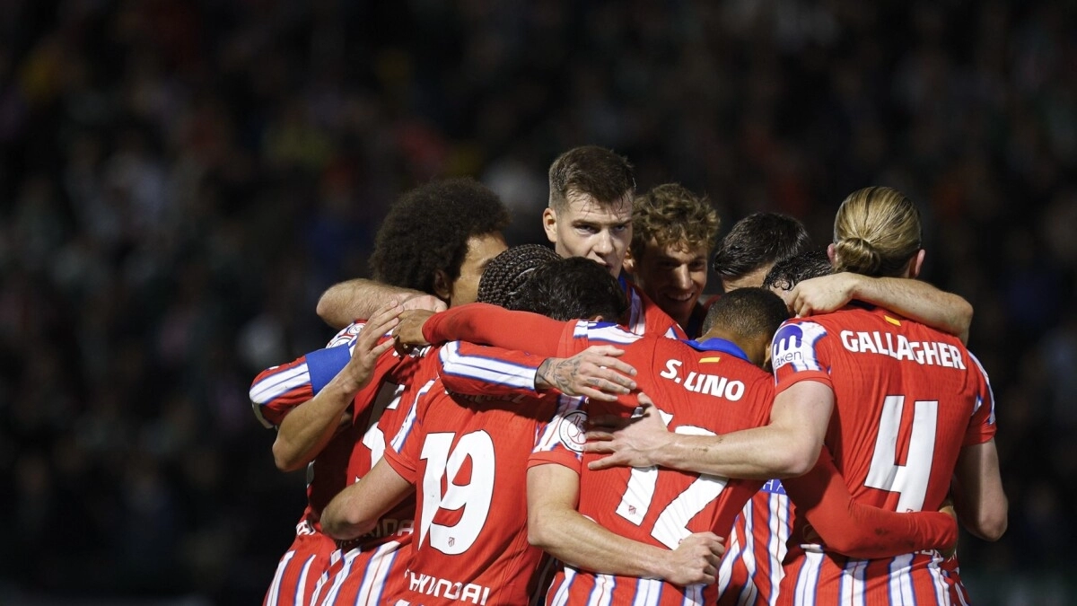The players of Atlético de Madrid celebrate a goal.