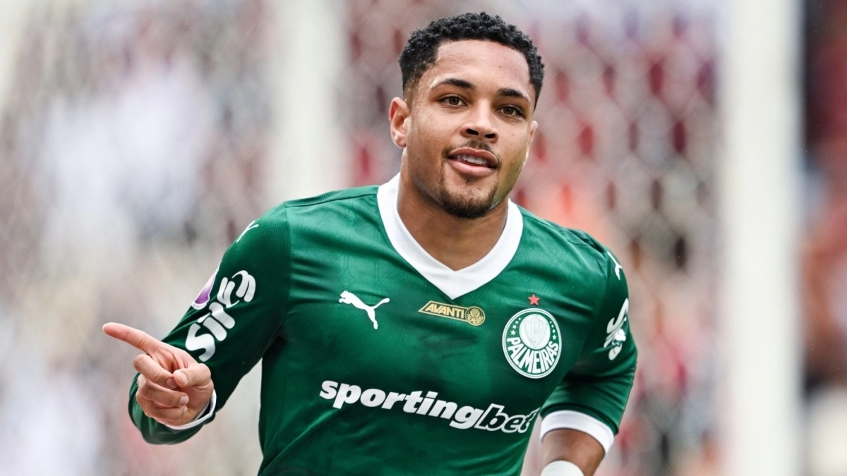 <p>Palmeiras expects offers of 50 million for Vitor Roque.</p>