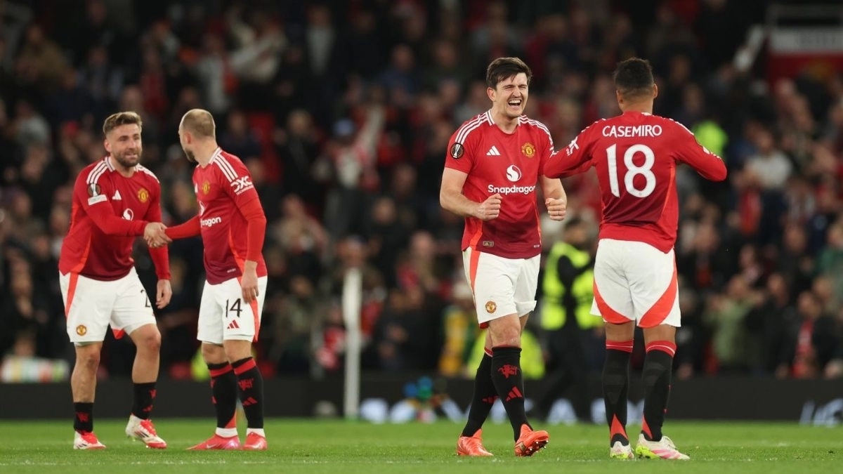 The players of Manchester United celebrate a goal