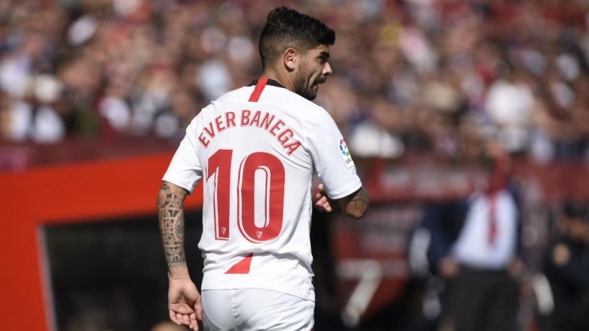Sevilla needs to sell in order to sign Banega / Marca