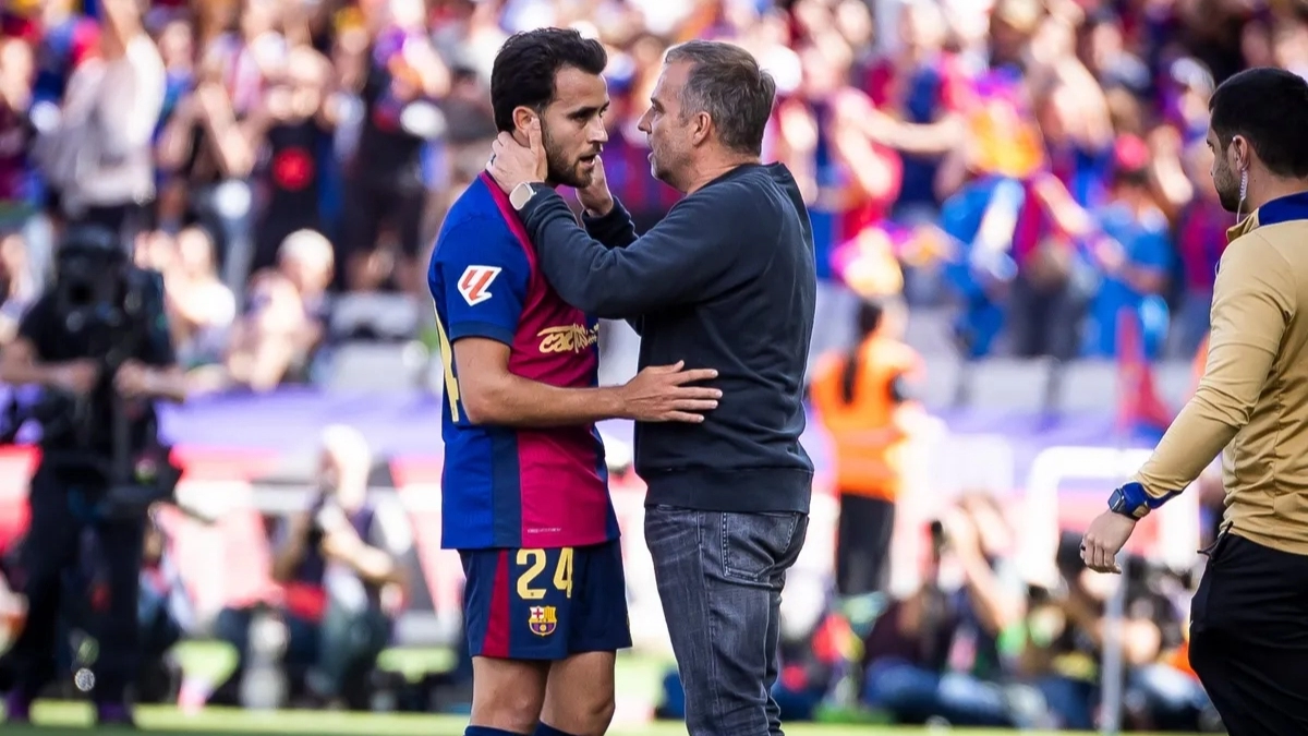 Hansi Flick and Eric García during a Barcelona match