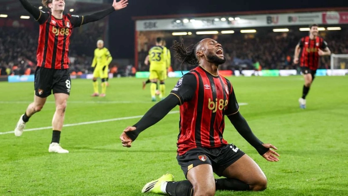 Antoine Semenyo celebrates his latest goal with the Bournemouth shirt.