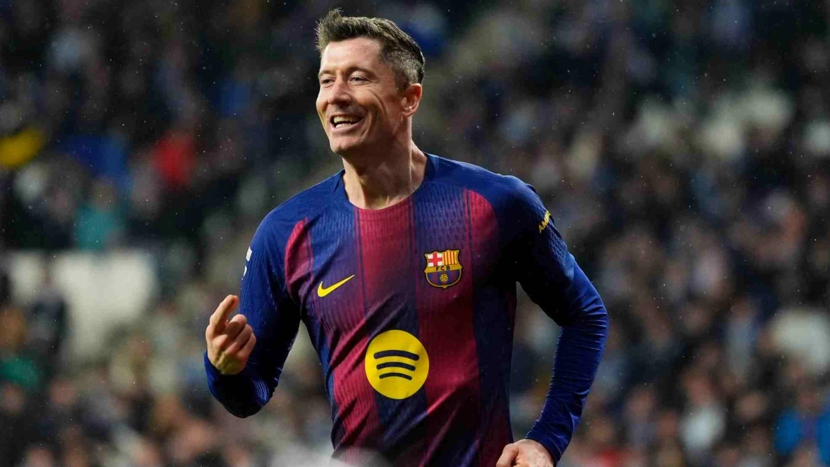 El FC Barcelona ofrece 2 millones por el heredero polaco de Lewandowski | MARCA