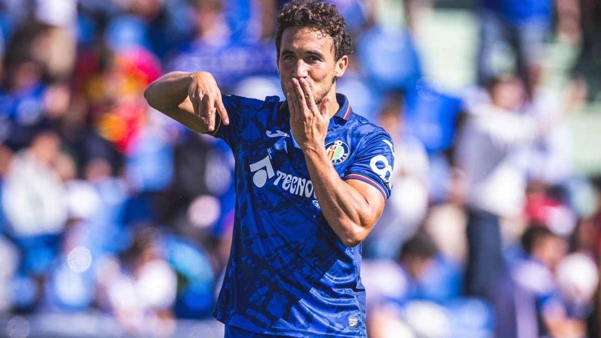<p>Luis Milla celebrates a goal scored with Getafe</p>
