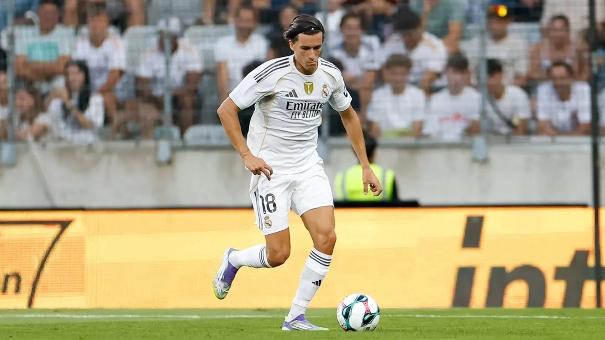 Álvaro Carreras durante un partido con el Real Madrid
