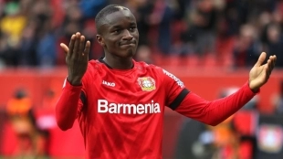 Moussa Diaby con la camiseta del Bayer Leverkusen: As.