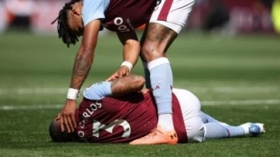 El Aston Villa quiere arrebatarle un central al Sevilla / Mundodeportivo