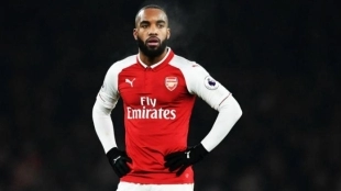 Lacazette espera ofertas para dejar el Arsenal