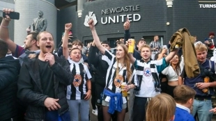 Los fans del Newcastle United están muy ilusionados con el nuevo dueño. Foto: Getty