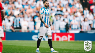 OFICIAL: Pipa, nuevo jugador del Olympiacos - Foto: Huddersfield