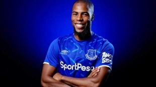 Djibril Sidibé, el nuevo lateral derecho en el radar del Sevilla