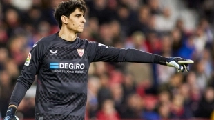 Los dos cracks que tiene en la mira del Sevilla ante la posible salida de Bono