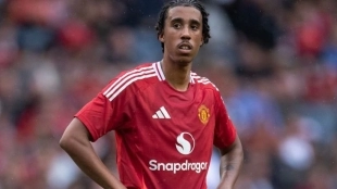 Leny Yoro, fichaje estrella del Manchester United, que se adelantó al Real Madrid.