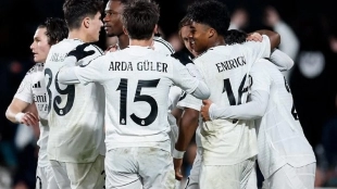 <p>The players of Real Madrid celebrate a goal</p>