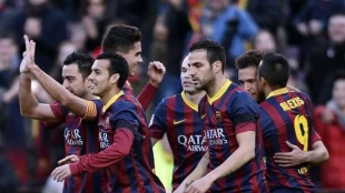 Los jugadores del Barcelona celebran un antiguo gol