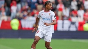 ¡Se lo rifan! Loïc Badé en la mira de 3 clubes y el Sevilla se frota las manos